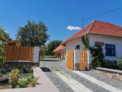 Csendülő Vendégház Noszvaj Esterno foto